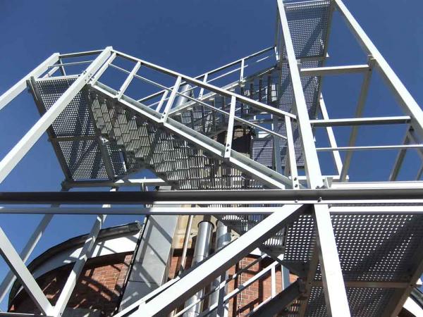 GFK-Treppenkostruktion als feste und korrosionsfreie Alternative zu Stahlkonstruktionen