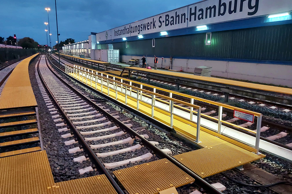 Drogi ewakuacyjne i serwisowe wykonane z TWS w kolorach sygnalizacyjnych