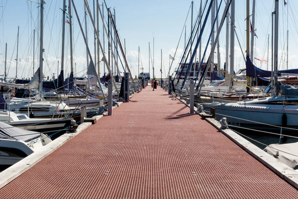 Durable jetty systems made of GRP - Hydraulic engineering